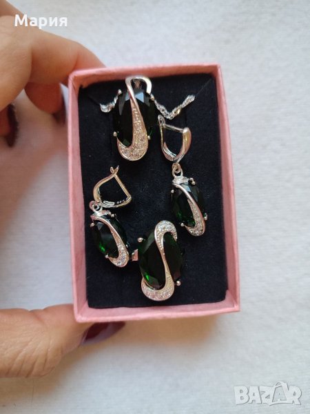 Сребърен комплект със зелени кристали, снимка 1