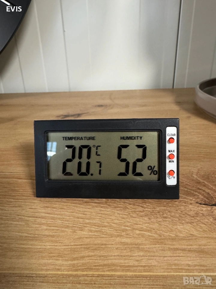 Продавам уред за измерване на температура и влажност, снимка 1