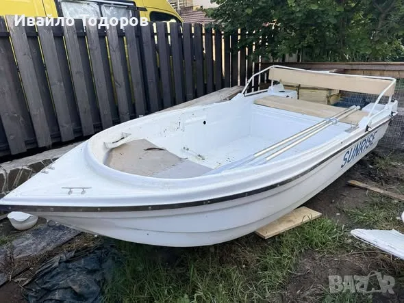 Продавам: Лодка 4м (морско изпълнение, дълъг ботуш) + жило за управление – Перфектна!, снимка 2 - Воден транспорт - 55785806