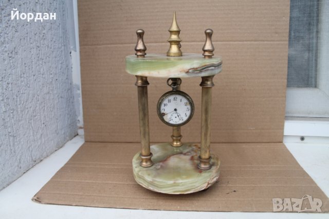 Стойка за джобен часовник