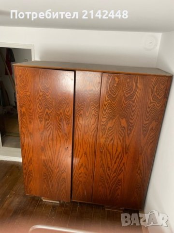 Гардероб Двукрилен с 3 чекмеджета и 4 рафта от орехово дърво с оригинално лаково покритие, снимка 5 - Гардероби - 42673867