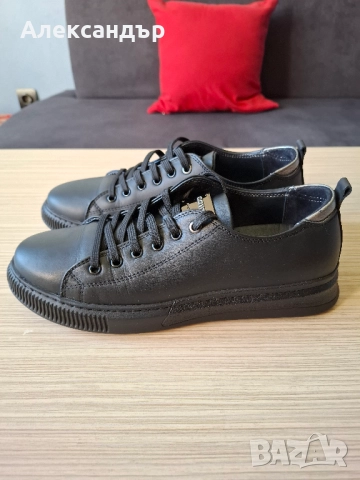 Нови кожени обувки на Кавалер