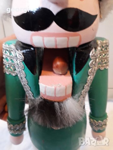 Голяма дървена фигура на хусар лешникотрошач, снимка 3 - Статуетки - 31326499