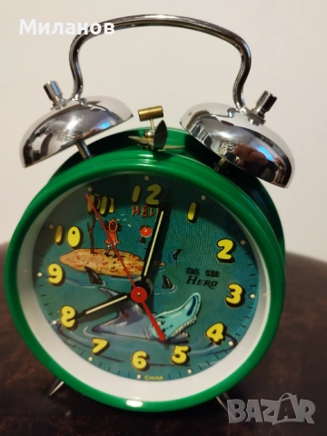 Стар анимиран будилник, настолен часовник
