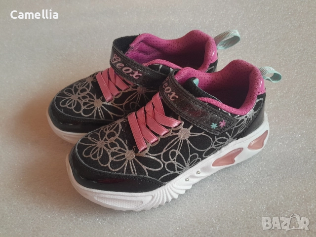 Маратонки Geox за момиче, 27-28 номер , снимка 2 - Детски маратонки - 52971695