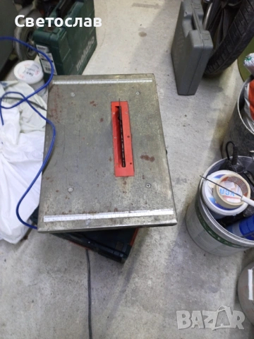 Циркуляр за рязане на дърво с настройка за рязане под ъгъл 