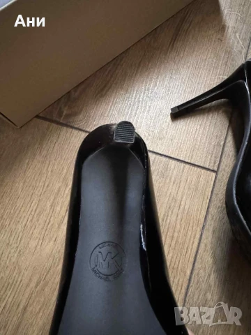 Официални Обувки Michael Kors Alina flex pump черни, снимка 2 - Дамски обувки на ток - 51412655