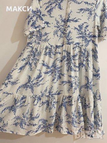 Маркова ефирна рокля с копченца, якичка и воланче в бяло на сини нежни листенца