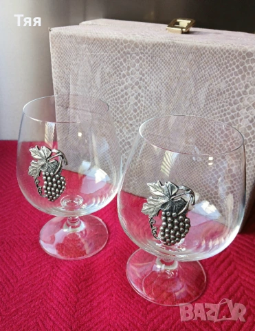 Стъклени чаши с посребрени елементи 