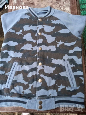 Якета / суитшърти ръст 122-128 см.