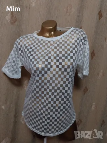Бяла тениска на квадрати 