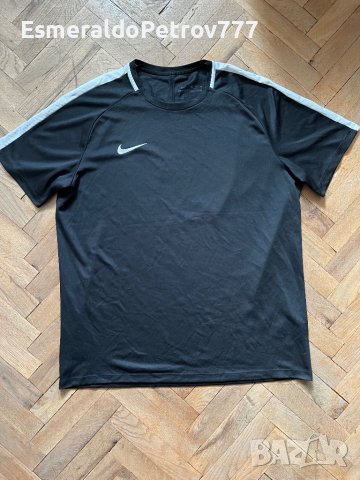 Спортна тениска Nike, снимка 1 - Спортни дрехи, екипи - 44293385