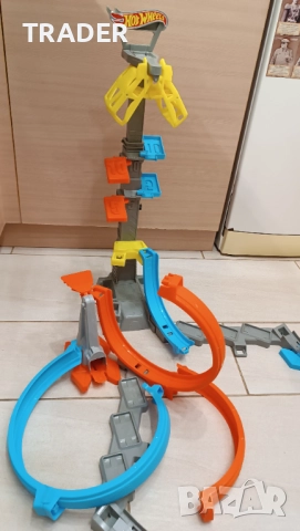 Hot Wheels Looping Action Launch Track Set лупинг писта , снимка 10 - Коли, камиони, мотори, писти - 30936885