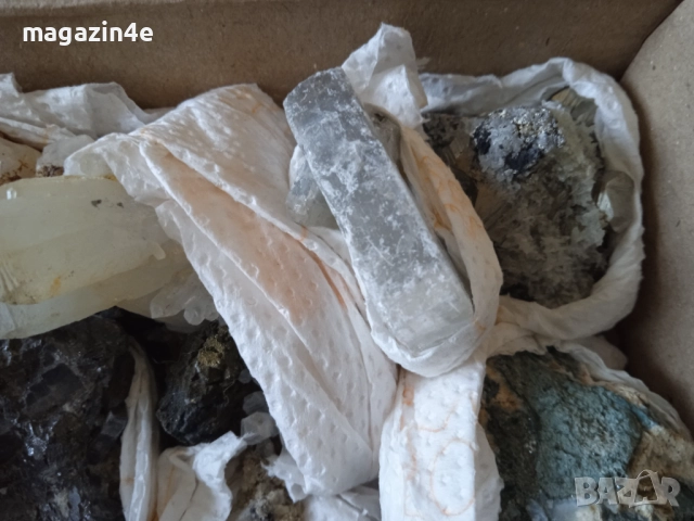 Sale, Кутия с минерали от България,естествени кристали и камъни, за колекционери геолози любители, , снимка 4 - Колекции - 51854569