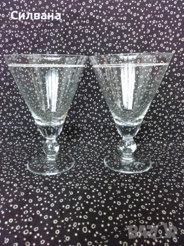 две чаши за коктейли