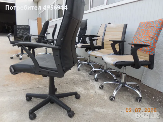 Продавам тези въртящи столове на колелца и за бар, снимка 11 - Столове - 56184410