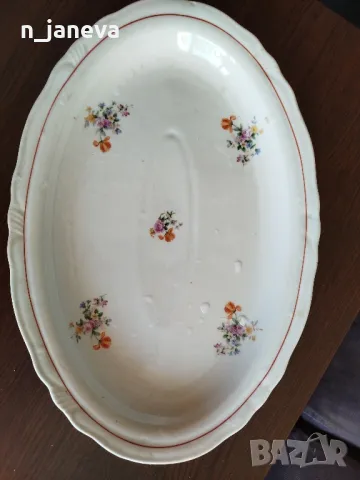 Голяма порцеланова чиния и чайник, снимка 2 - Сервизи - 47631968