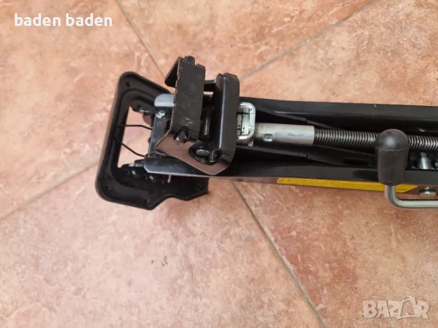 Audi Q5 - оригинален крик нов, снимка 2 - Аксесоари и консумативи - 50350804