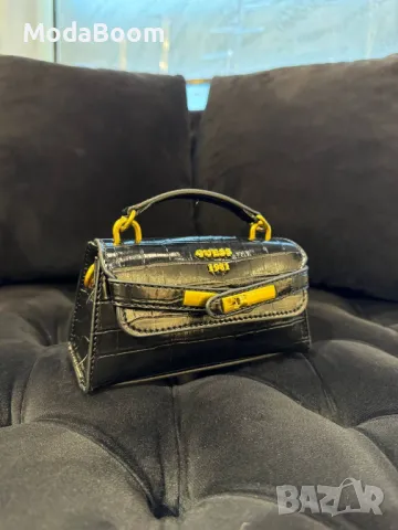 Guess дамски чанти Различни цветове 