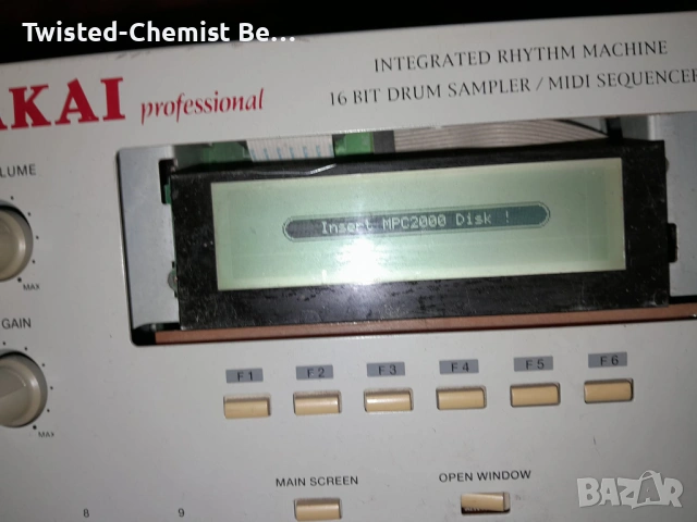 AKAI MPC 2000 & SyQuest EZ Drive, снимка 3 - Ресийвъри, усилватели, смесителни пултове - 53186023