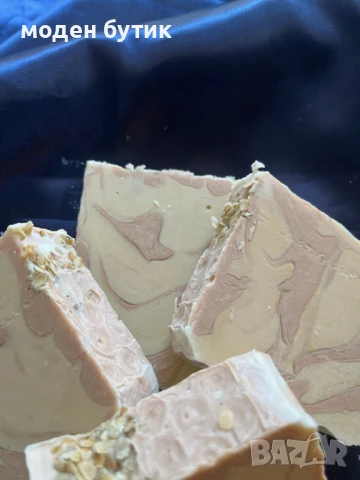 Ръчно изработен натурален сапун с розова глина, мед, овес и алое вера, снимка 4 - Козметика за тяло - 51063506