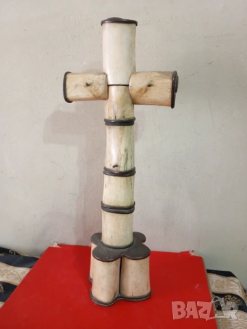 стар кръст, разпятие от кост и месинг