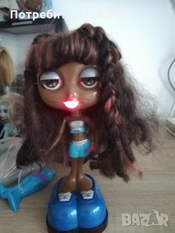 КУКЛА НА БАТЕРИИ , снимка 1