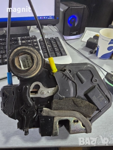 ЗАДНА ДЯСНА БРАВА TOYOTA LAND CRUISER 120 30521064