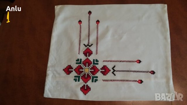 Старинни, ръчно бродирани ковьори за стена, покривка за маса и калъфки, снимка 4 - Антикварни и старинни предмети - 31957282