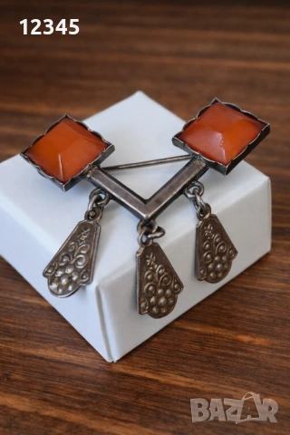 Руска, старинна сребърна брошка- естествен кехлибар!