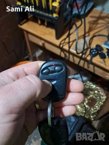 Продавам лот от различни видове автомобилни ключове (заготовки) и дистанционни, снимка 12 - Аксесоари и консумативи - 53918297