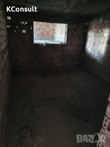 Продава се жилищна сграда с гараж в с. Габарево, община Павел баня, снимка 8 - Къщи - 52968240