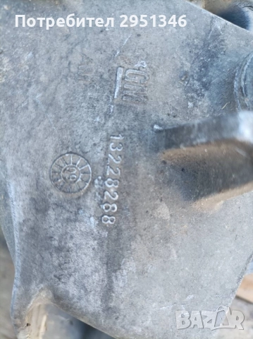 лапа двигател Opel insignia Опел Инсигния 13228288, снимка 2 - Части - 52251196