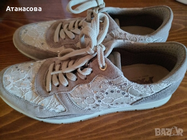 златисти модерни маратонки номер 37