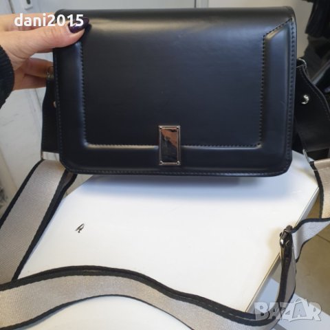 Модерна и стилна дамска чанта в нежни лачени цветове, снимка 4 - Чанти - 44340580