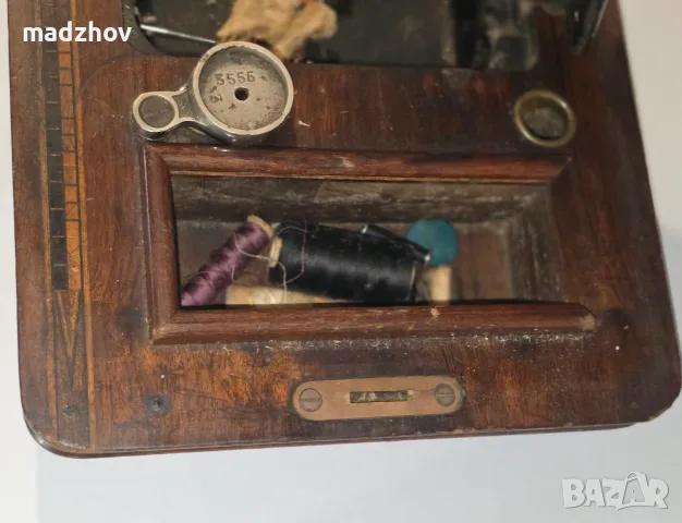 Сто годишна шевна машина, снимка 5 - Антикварни и старинни предмети - 55936287