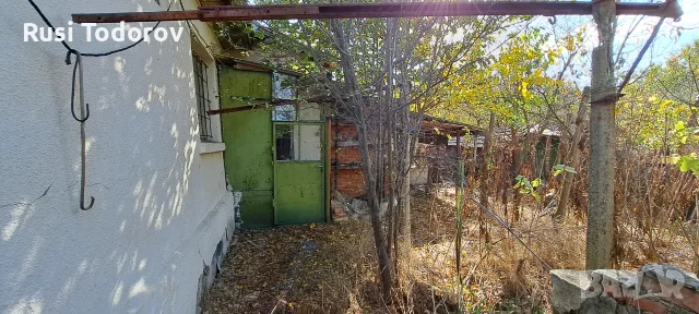 Къща със стопански постройки, кладенец, ток, вода, 1 340кв.м. двор в с. Иречеково, обл. Ямбол, снимка 6 - Къщи - 55771364