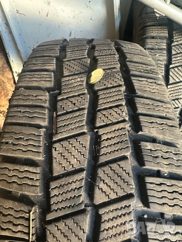 2 броя гуми 16 цола от sprinter 235 65 16 C осем плата, снимка 2 - Гуми и джанти - 50054015