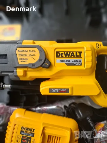 Диамантено-пробивна бормашина DeWALT, снимка 2 - Диамантени и режещи инструменти - 56184309