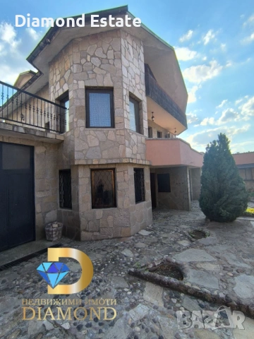 Триетажна къща в град Харманли