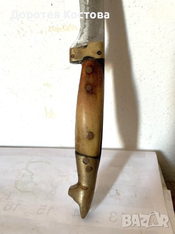 Красив дебел стоманен нож с месинг и куче, снимка 2 - Антикварни и старинни предмети - 44207476