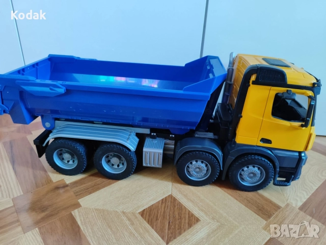 Голям камион на Bruder 1/16 , снимка 2 - Колекции - 52955142