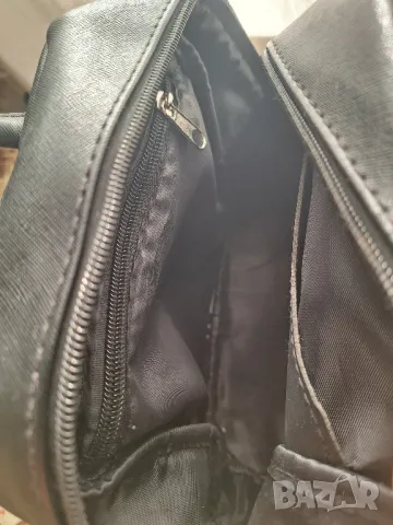 Дамска раница,среден размер,цвят черен и златист,като нова, снимка 4 - Чанти - 49025688