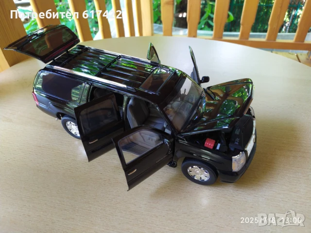 1 : 18 Метален модел на Cadillac Escalade ESV 2003, Ricko, снимка 18 - Колекции - 50927600