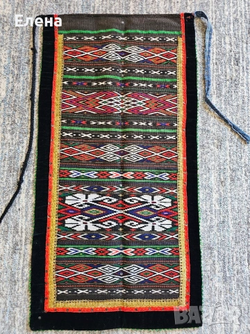 Автентична осъмска престилка.