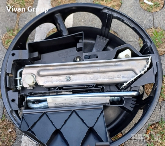 НОВО Оригинален авариен комплект Mercedes, снимка 2 - Аксесоари и консумативи - 51565580