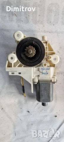 мотор за стъклоповдигач Форд/Ford Focus 2 преден ляв 0130822217, снимка 2 - Части - 49773797