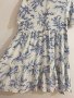 Маркова ефирна рокля с копченца, якичка и воланче в бяло на сини нежни листенца, снимка 1 - Рокли - 34002329
