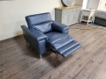 Син кожен фотьойл с електрически релаксиращ механизъм, снимка 3