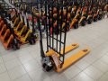Палетна количка с предпазна решетка